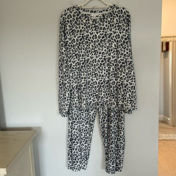 Roudelain Womens Leopard Print Pajama Top Plus Size 2X Gray Comfortable Cozy - Picture 6 of 6